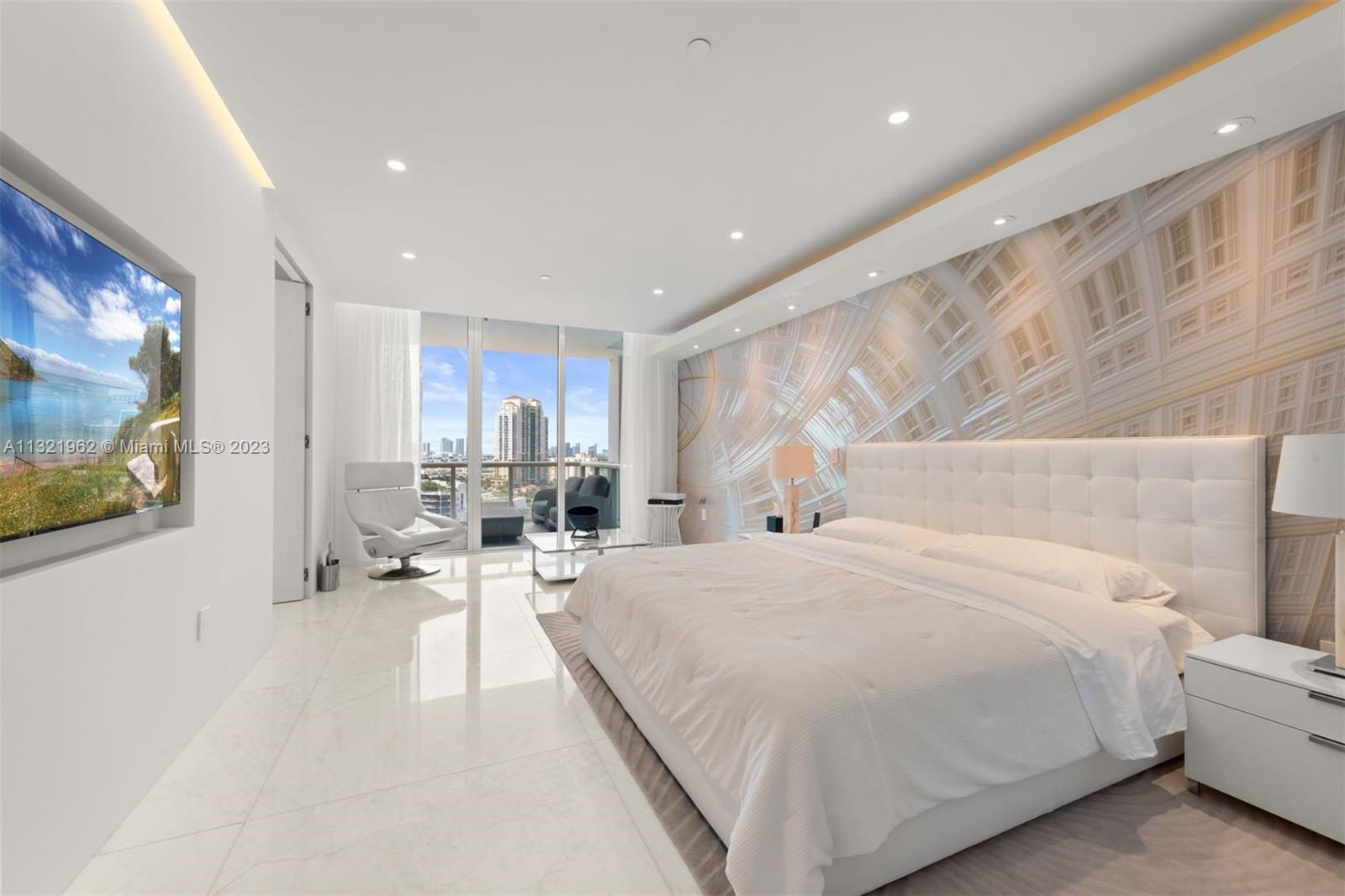 CONTINUUM ON SOUTH BEACH - Residential