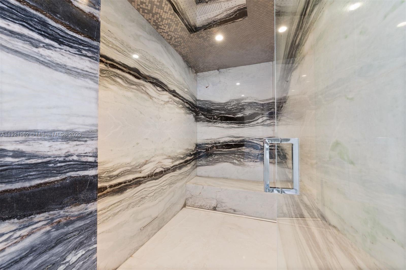 CONTINUUM ON SOUTH BEACH - Residential