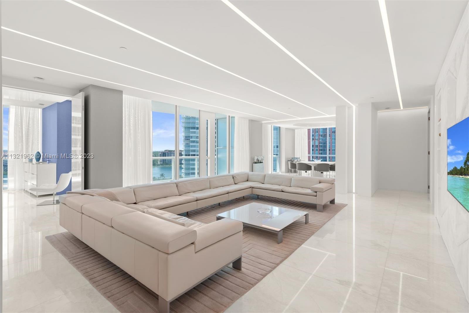 CONTINUUM ON SOUTH BEACH - Residential