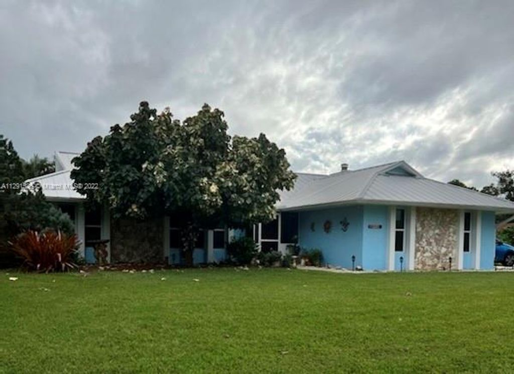 Photo of 902 SE Brookedge Ave, Port Saint Lucie, FL 34983 (MLS # A11291536)