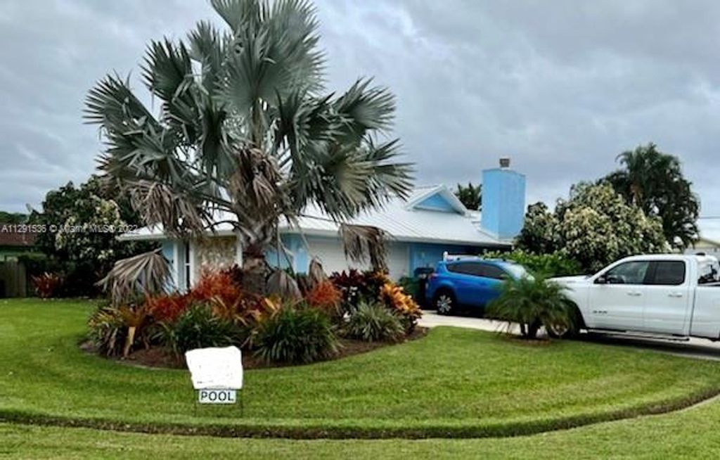 Photo of 902 SE Brookedge Ave, Port Saint Lucie, FL 34983 (MLS # A11291536)