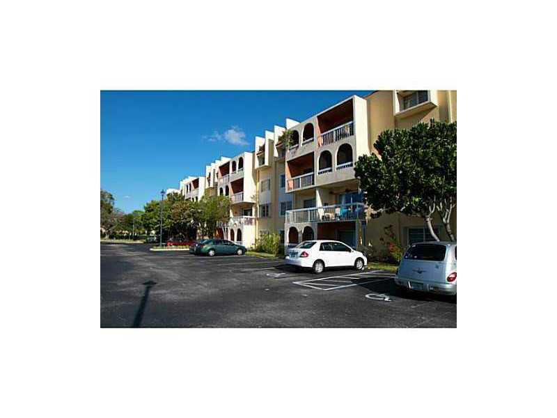 Popular Kings Creek: Gorgeous one bedroom with plenty of parking. Unit was recently tiled. Amenities Include: Clubhouse, Pool, Tennis Court, Gym. Water and cable included. Close to Dadeland Mall, Metrorail, Expressway and Hospital. This unit will not last . For a detailed video on this unit - please Youtube the full address for preview! Easy to Show!