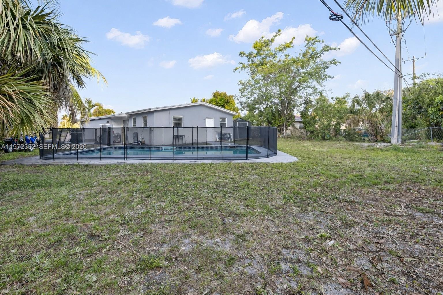 LAUDERDALE LAKES WEST GAT - Residential
