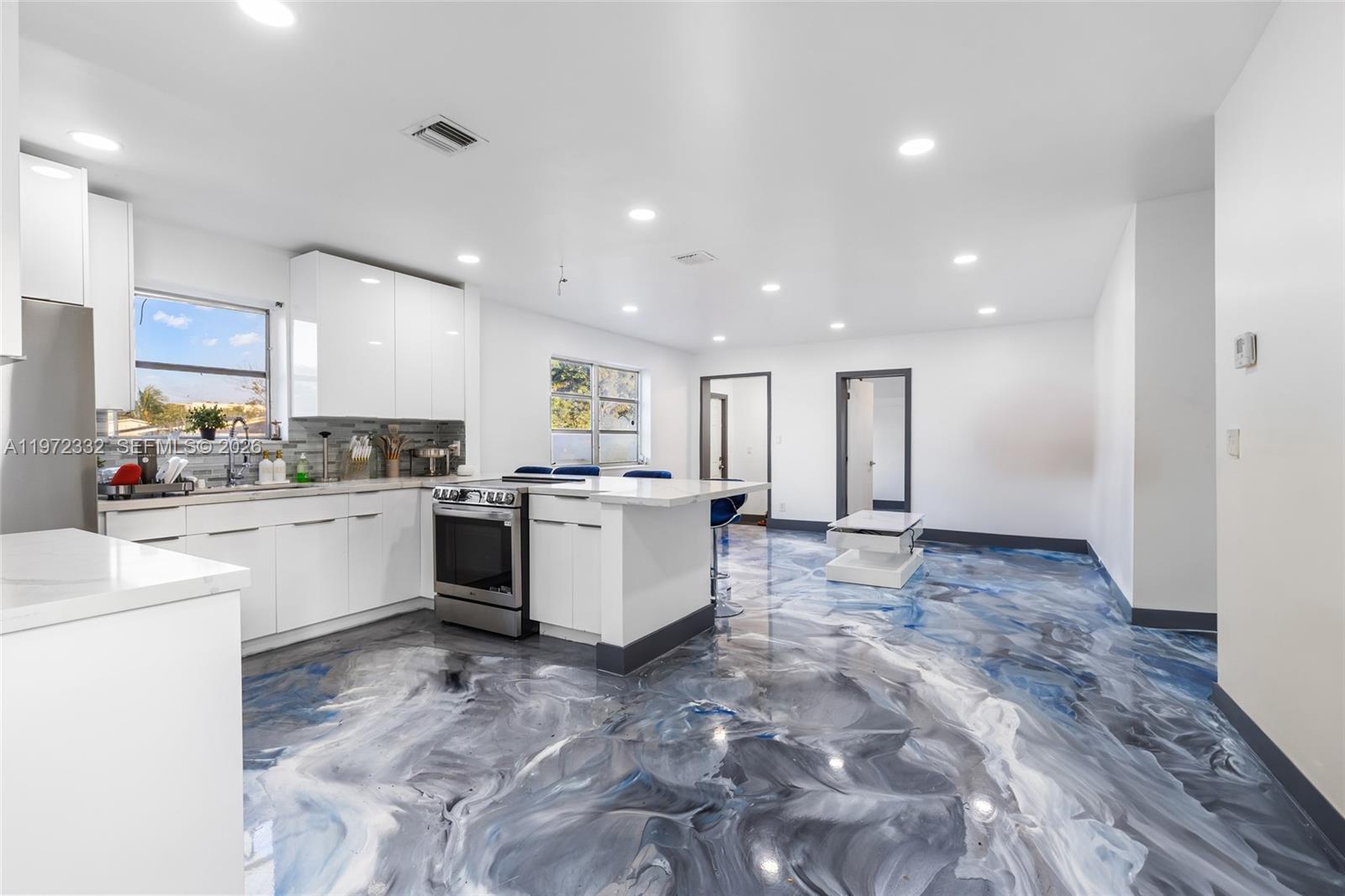 LAUDERDALE LAKES WEST GAT - Residential