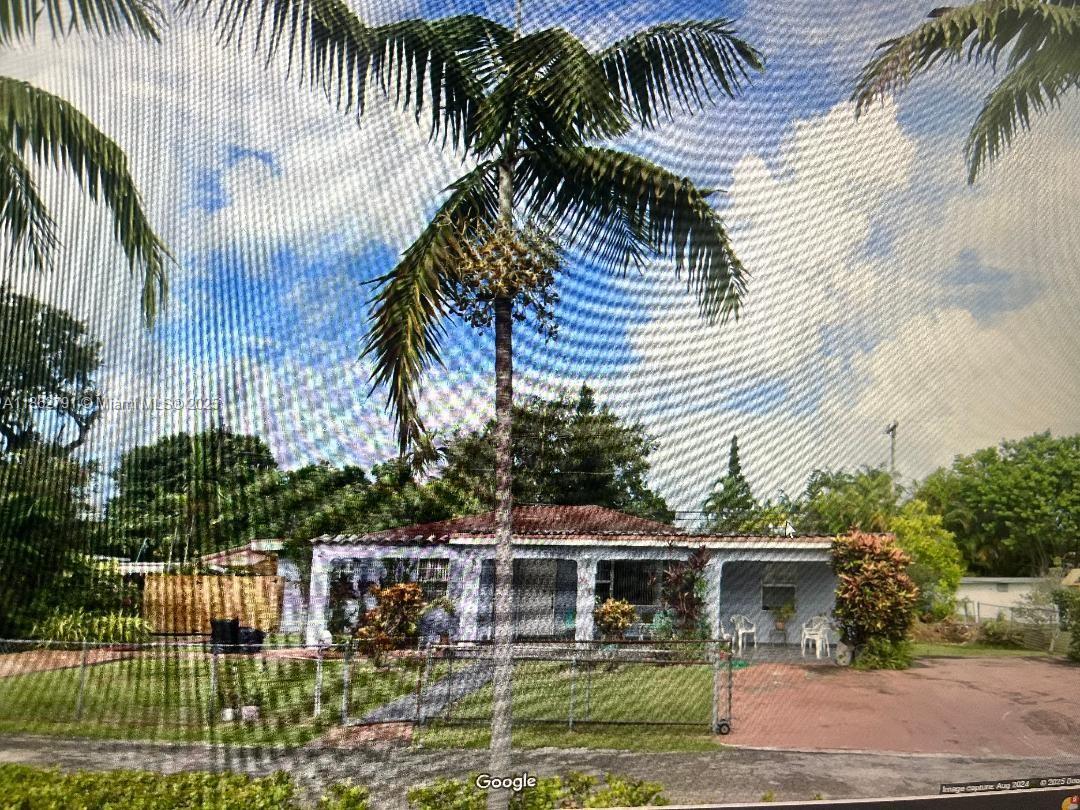Professional photos coming soon! Don't look for more!!! This beautiful home features 3 bedrooms and 3 bathrooms, plus a separate independent unit with its bathroom that can be rented out. It is situated in a spectacular neighborhood with incredible potential, occupying a large 10,350 sq. ft. lot directly on 67th Avenue, a main thoroughfare. With 2,092 sq ft. of living space, you can remodel and customize this property to make it your dream home. conveniently located close to restaurants, hospitals, and shopping centers. Don't wait, schedule a showing today!! For more information, contact the listing agent!!