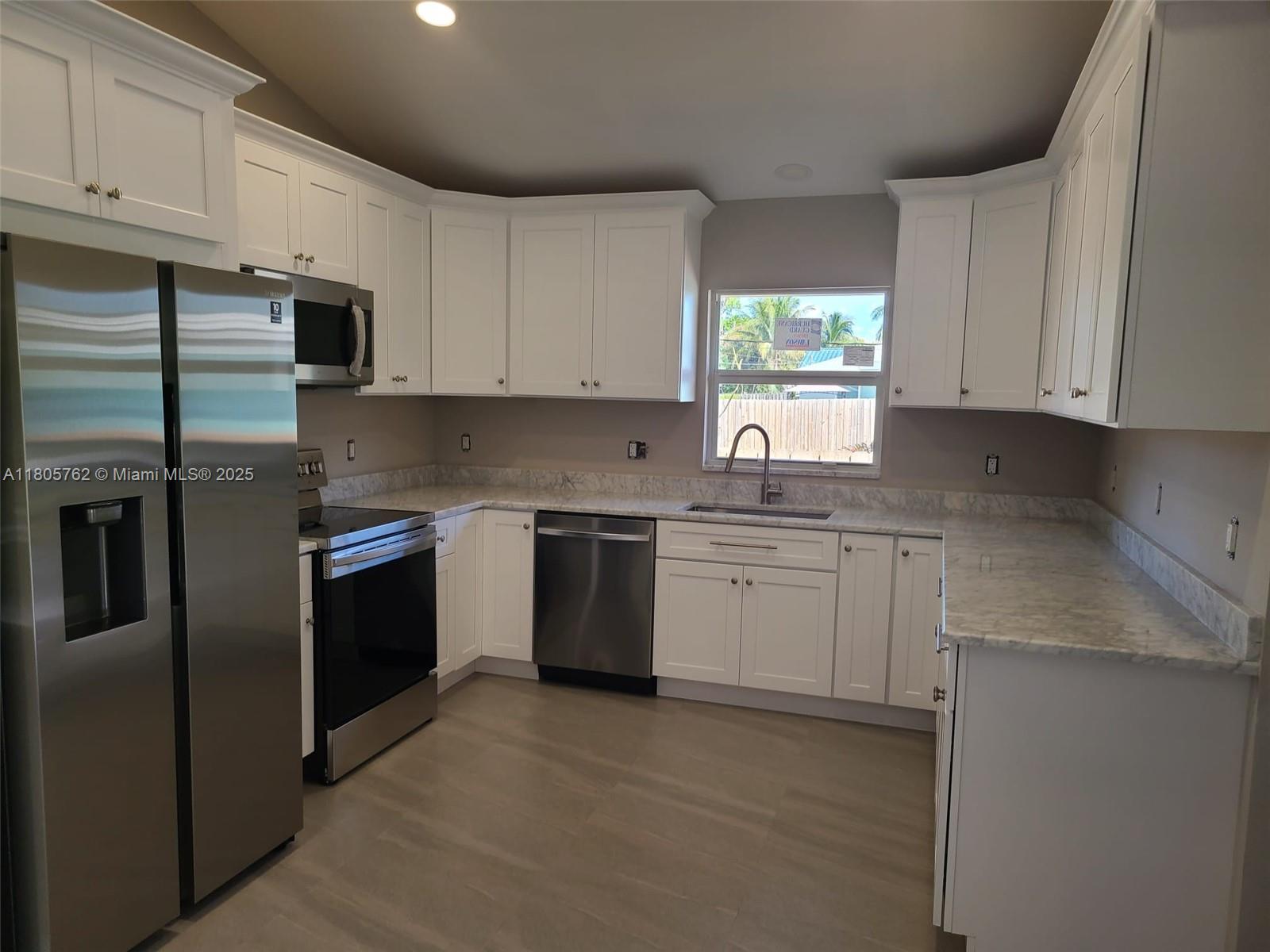 COUNTRY CLUB ACRES 3 - Residential Lease