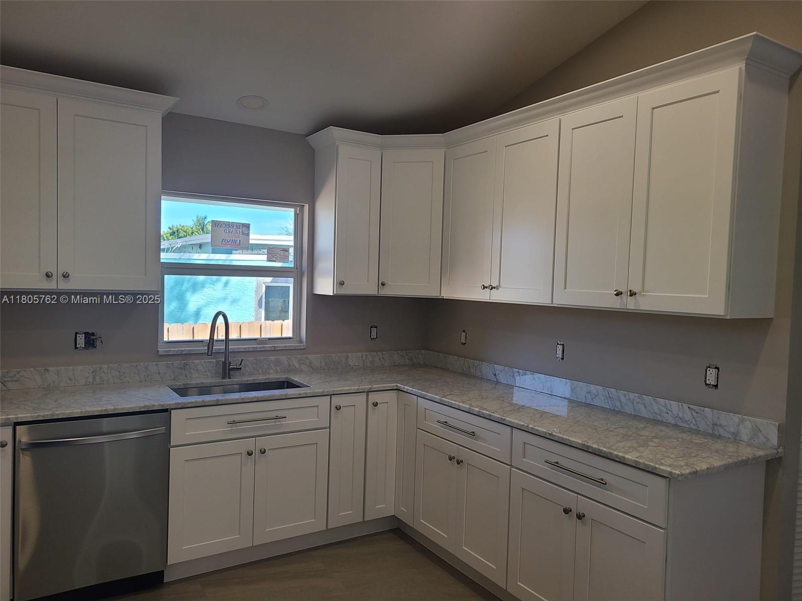 COUNTRY CLUB ACRES 3 - Residential Lease