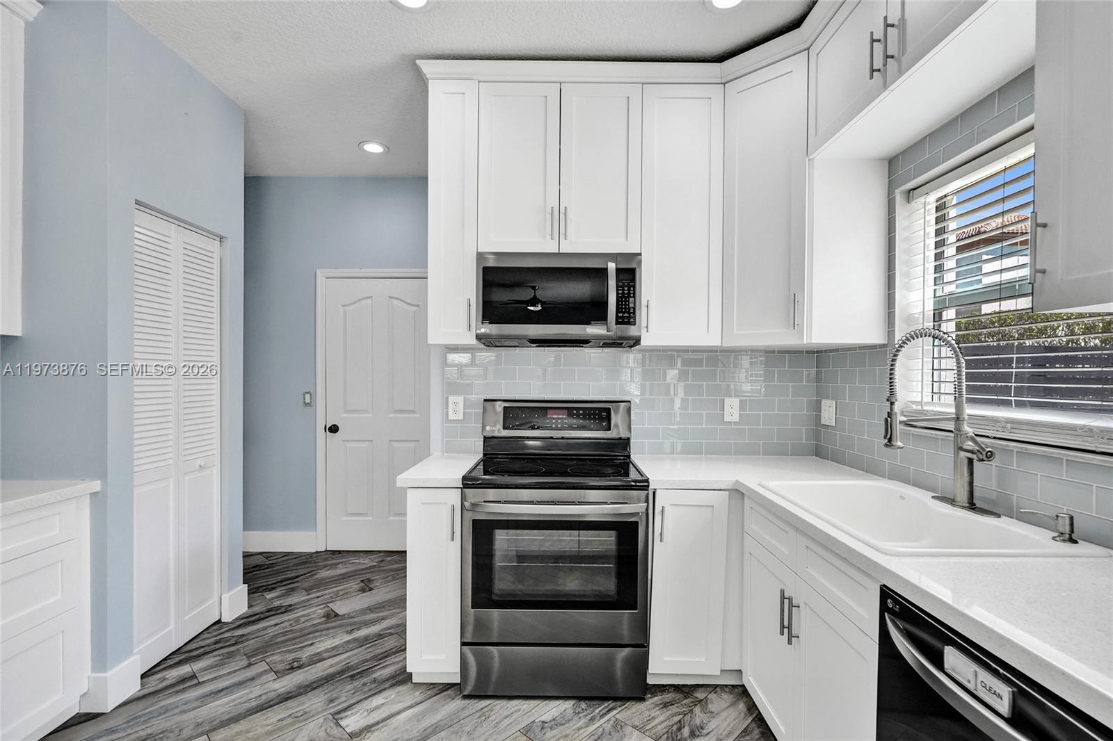 LAKEVIEW WEST - Residential Lease