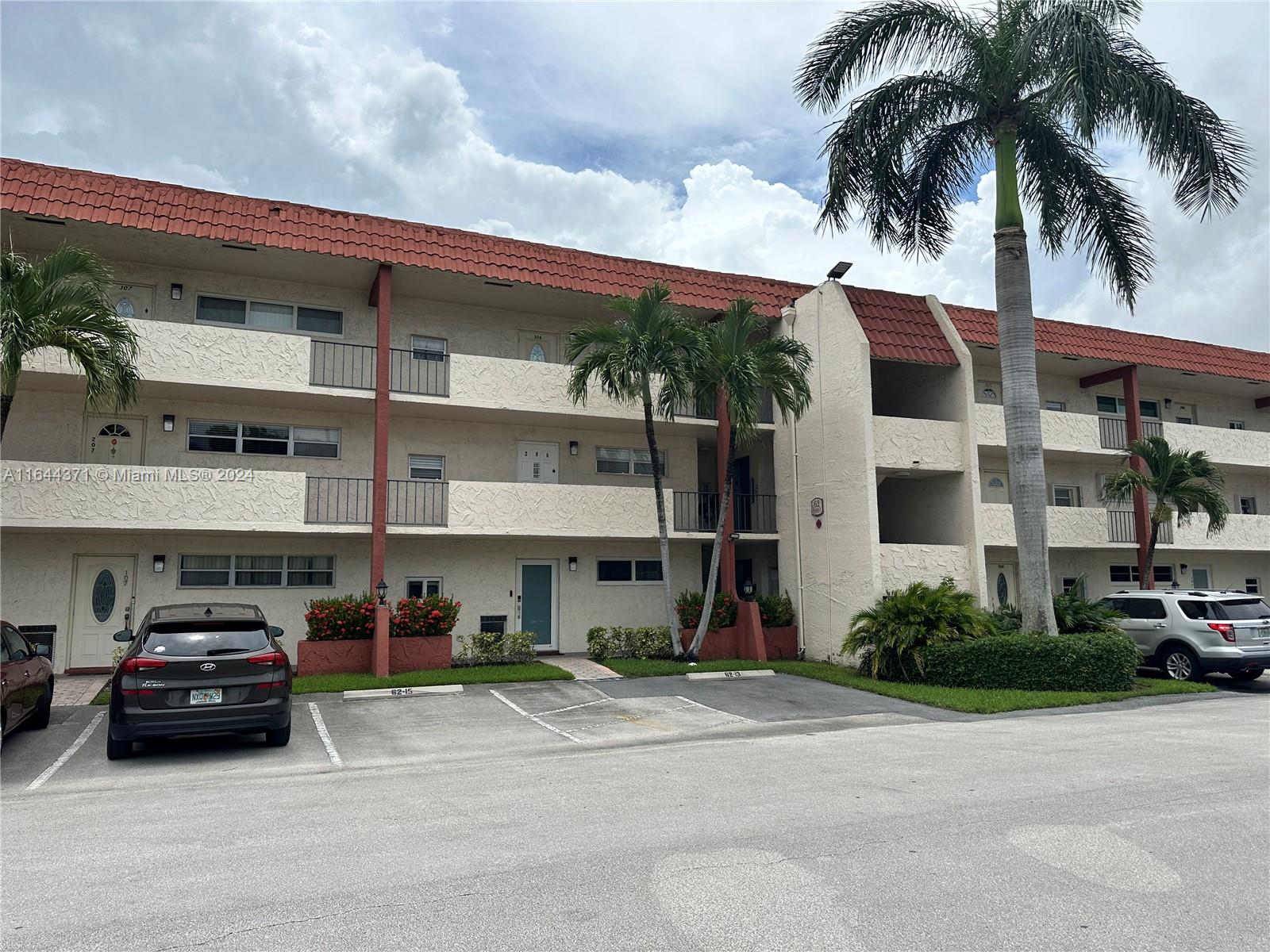 Cozy one bedroom, one and a half bathroom condo nestled within the serene 55 and older community of
Hollybrook in east Pembroke Pines. Features ceramic tiled flooring that runs seamlessly throughout the entire unit.
The living area with ample room for relaxation and entertaining opens into the balcony that overlooks the par 3
golf course. A modern kitchen with the adjacent dining area provides a comfortable setting for enjoying meals with
friends or family. The community of Hollybrook offers two golf courses and an array of additional amenities to include pickleball courts, shuffleboards, 14 tennis courts, 7 swimming pools, a gym and a clubhouse with a full service restaurant.