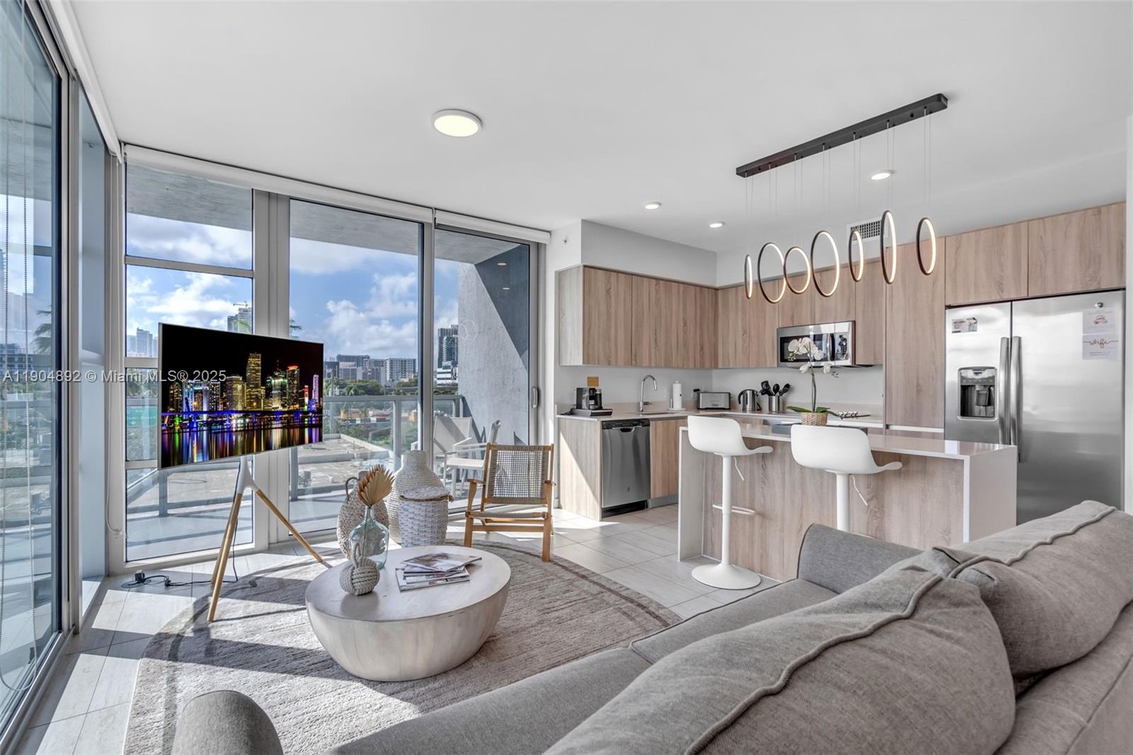 QUADRO CONDO - Residential