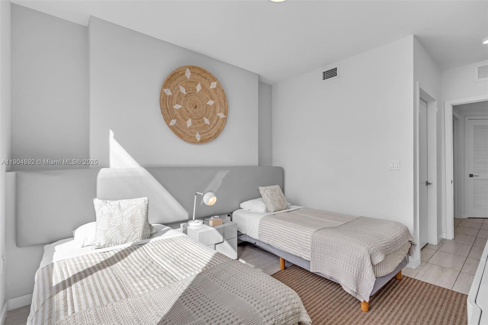 QUADRO CONDO - Residential