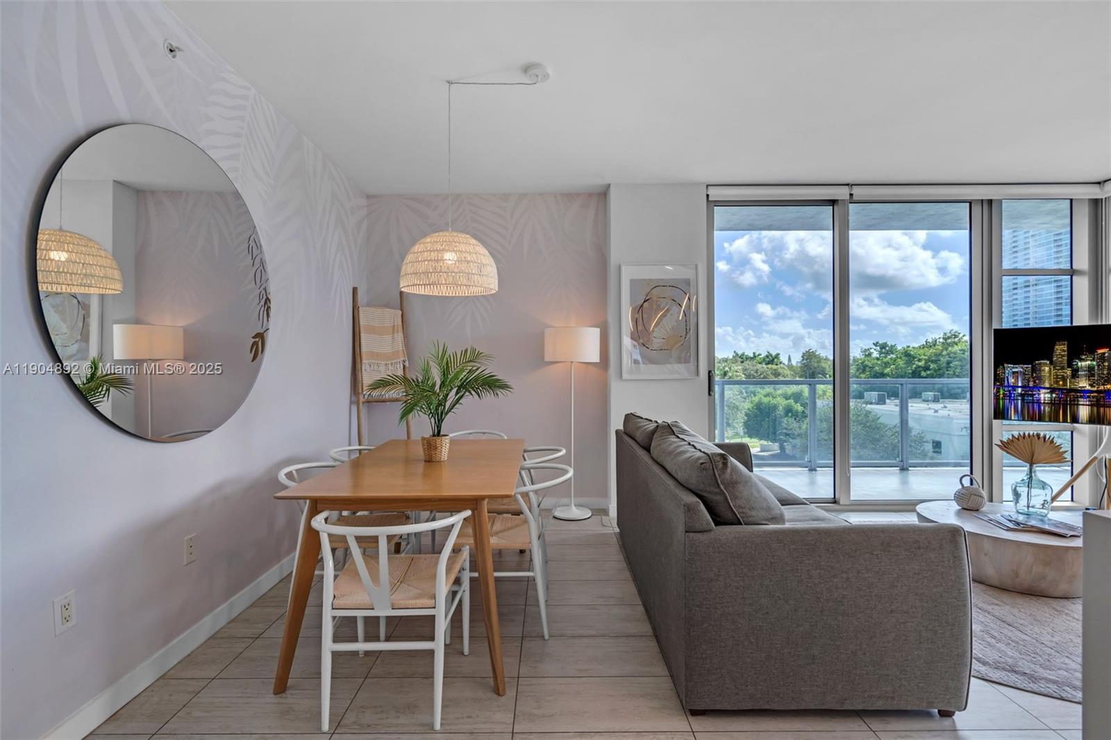 QUADRO CONDO - Residential