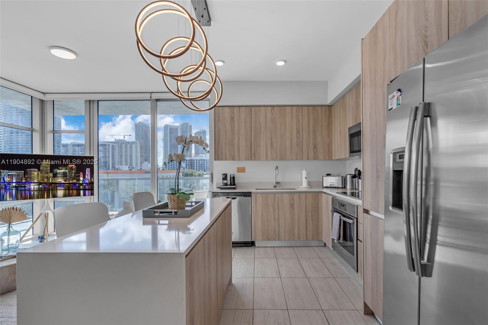 QUADRO CONDO - Residential