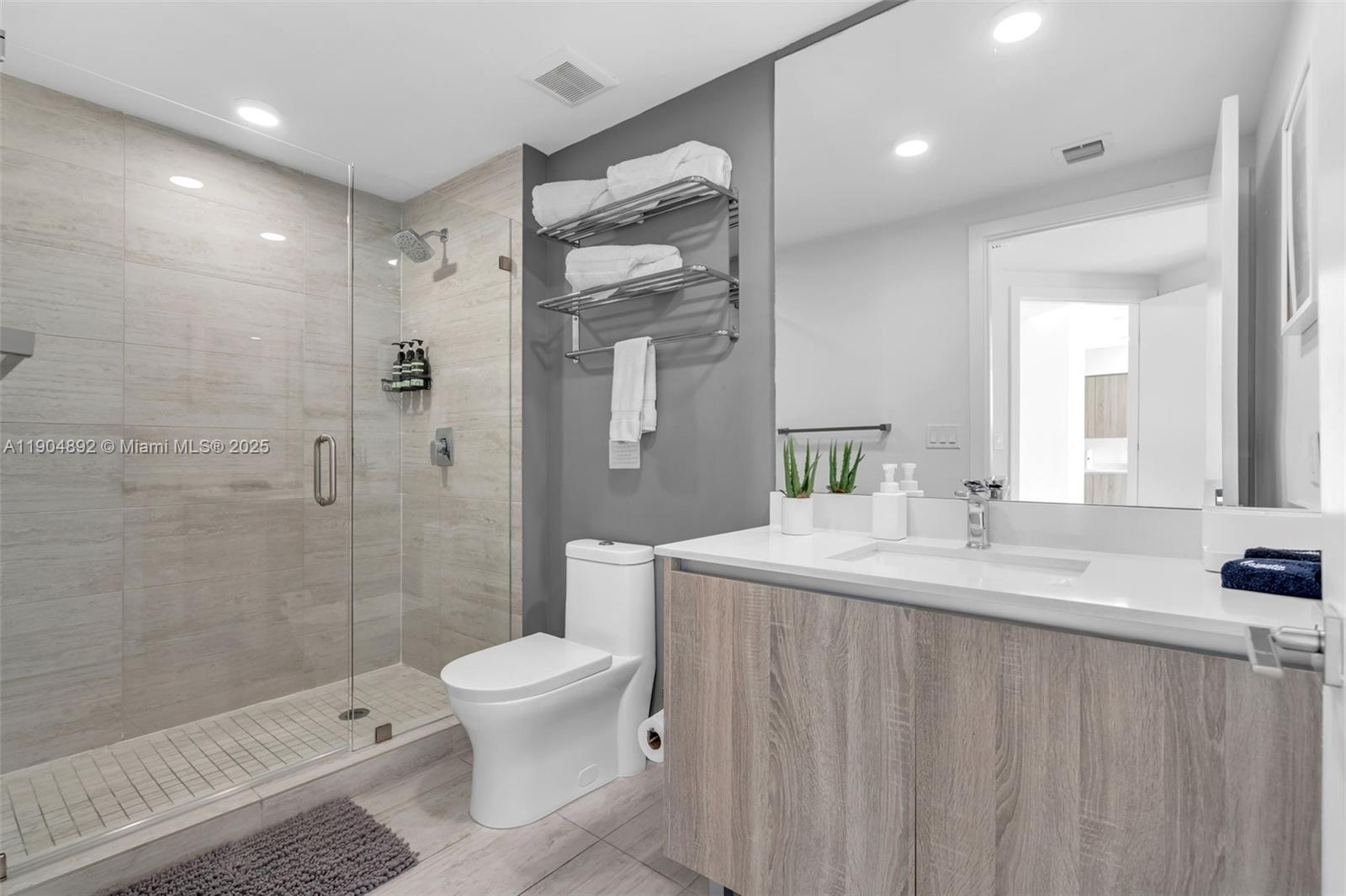 QUADRO CONDO - Residential