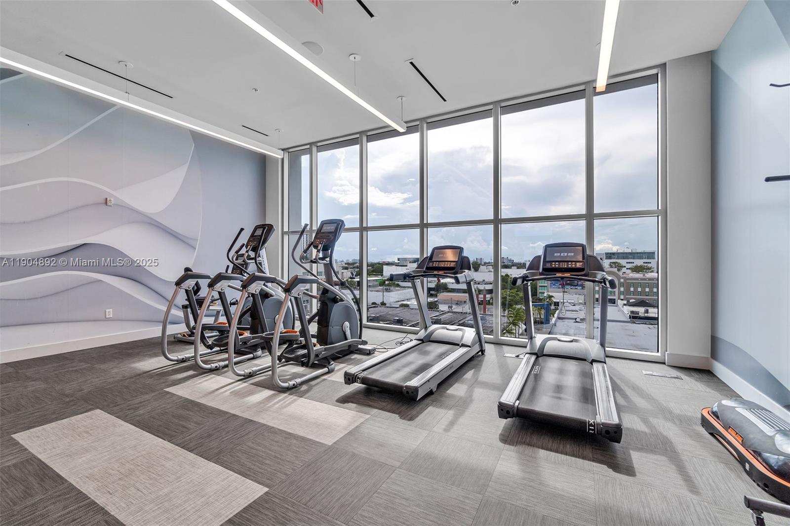 QUADRO CONDO - Residential