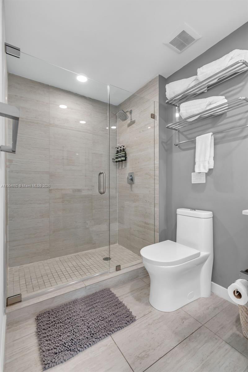 QUADRO CONDO - Residential