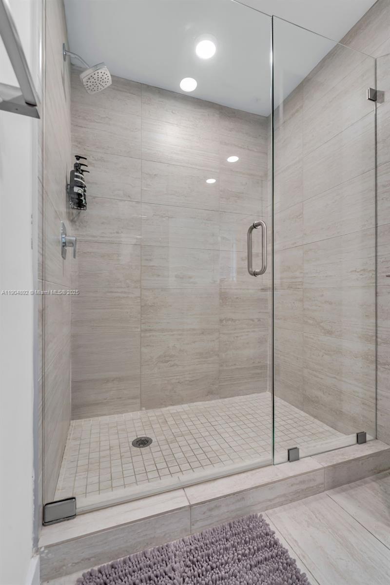 QUADRO CONDO - Residential