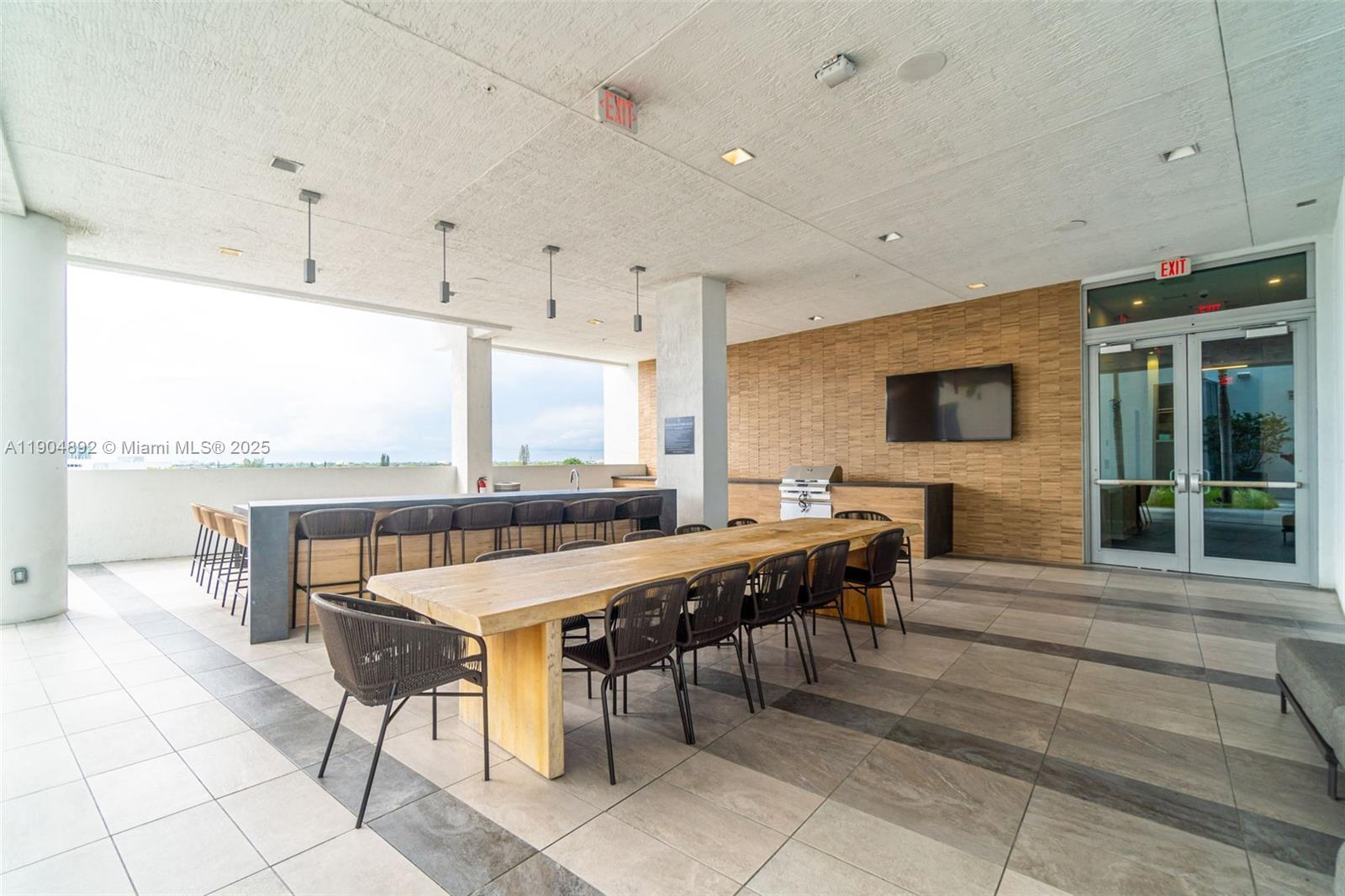 QUADRO CONDO - Residential