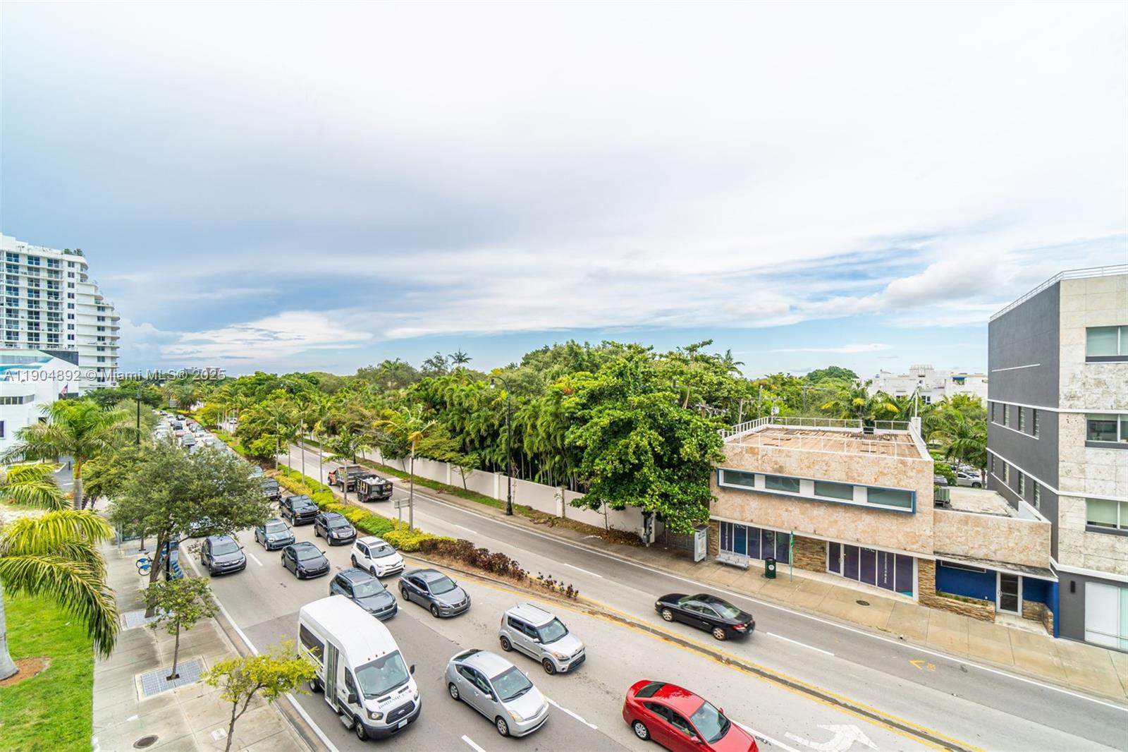 QUADRO CONDO - Residential