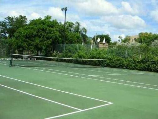 LA HACIENDA COUNTRY CLUB - Residential Lease