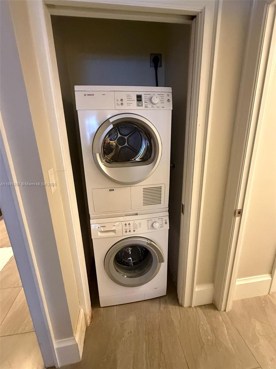 OCEAN CLUB CONDO - Residential Lease