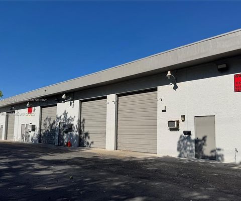 2261 NE 164th St North Miami Beach FL 33160