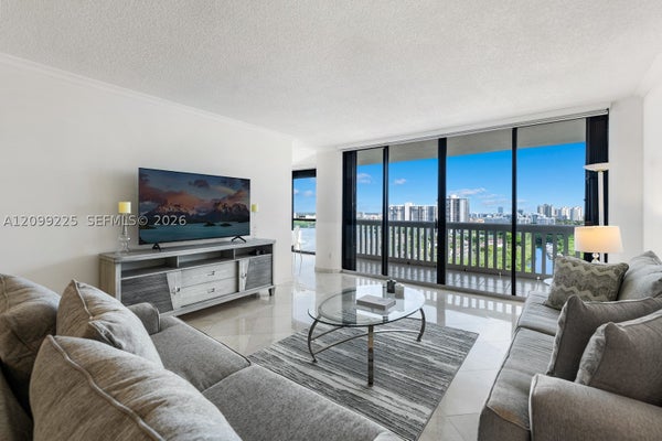 2000 ISLAND BLVD APT 1710, AVENTURA, FL 33160 - Image c57ebc85bda4961bbe4eab4ca8cec209/426189138