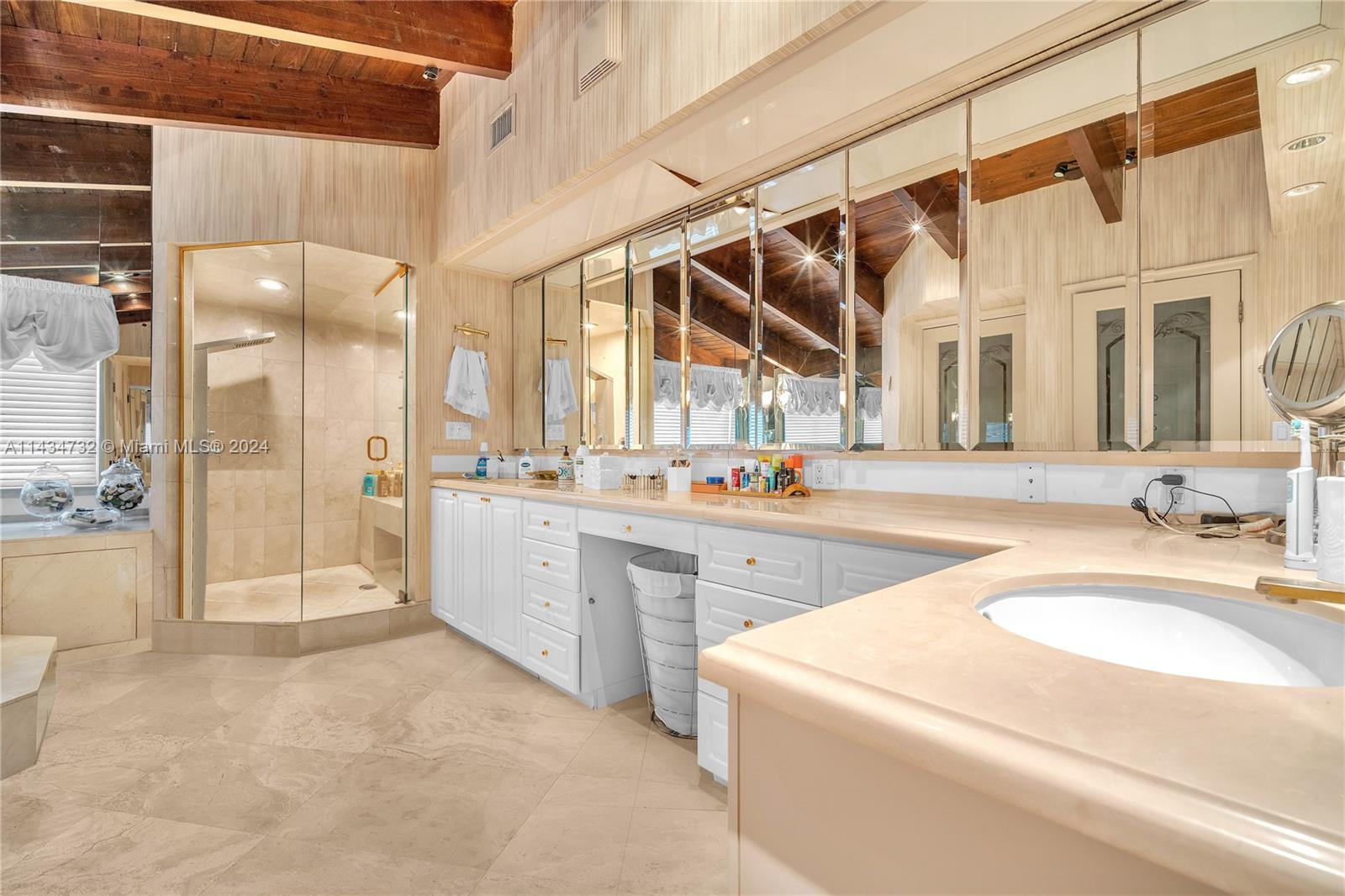 KEYSTONE ISLAND - Residential