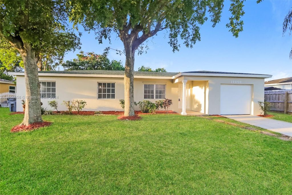 Photo of 10850 Eureka St, Boca Raton, FL 33428 (MLS # A11656658)