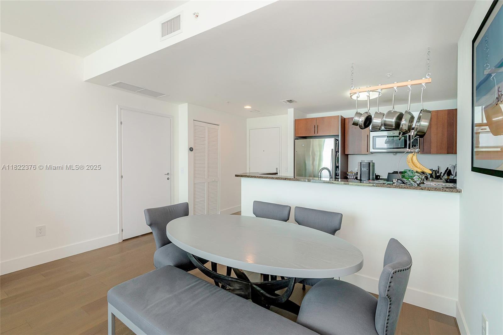 MET 1 CONDO - Residential