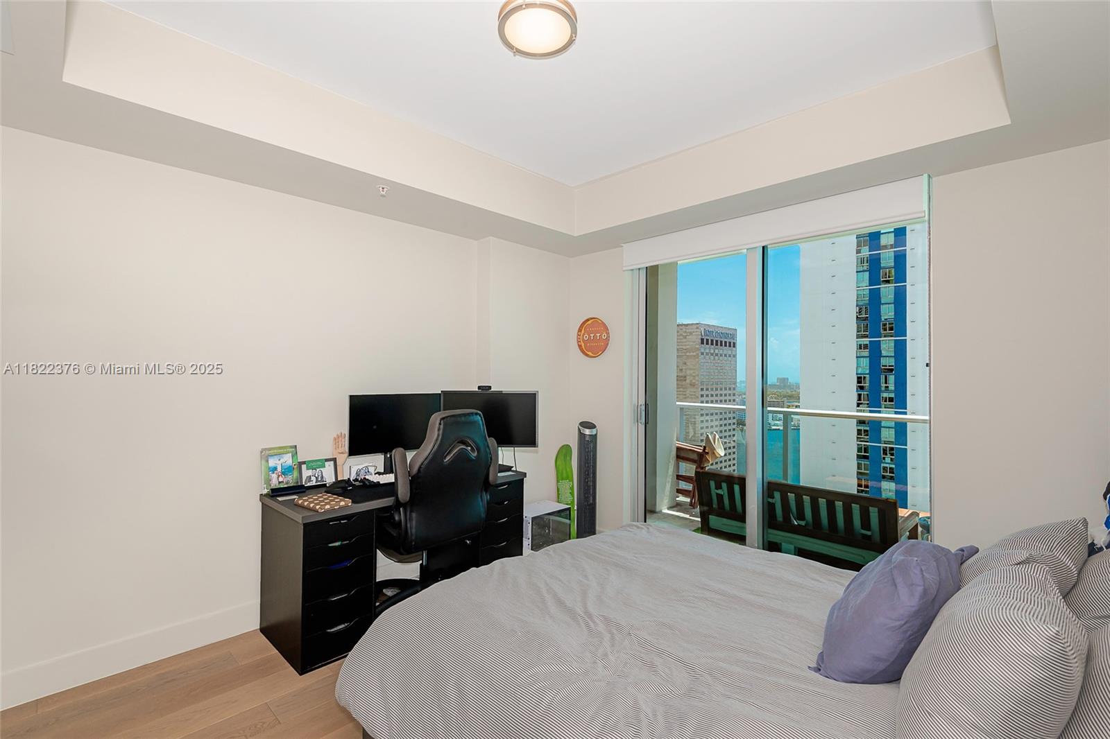 MET 1 CONDO - Residential