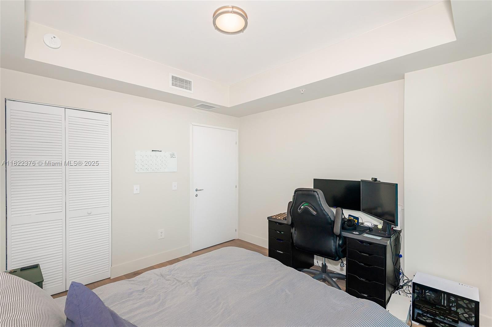 MET 1 CONDO - Residential