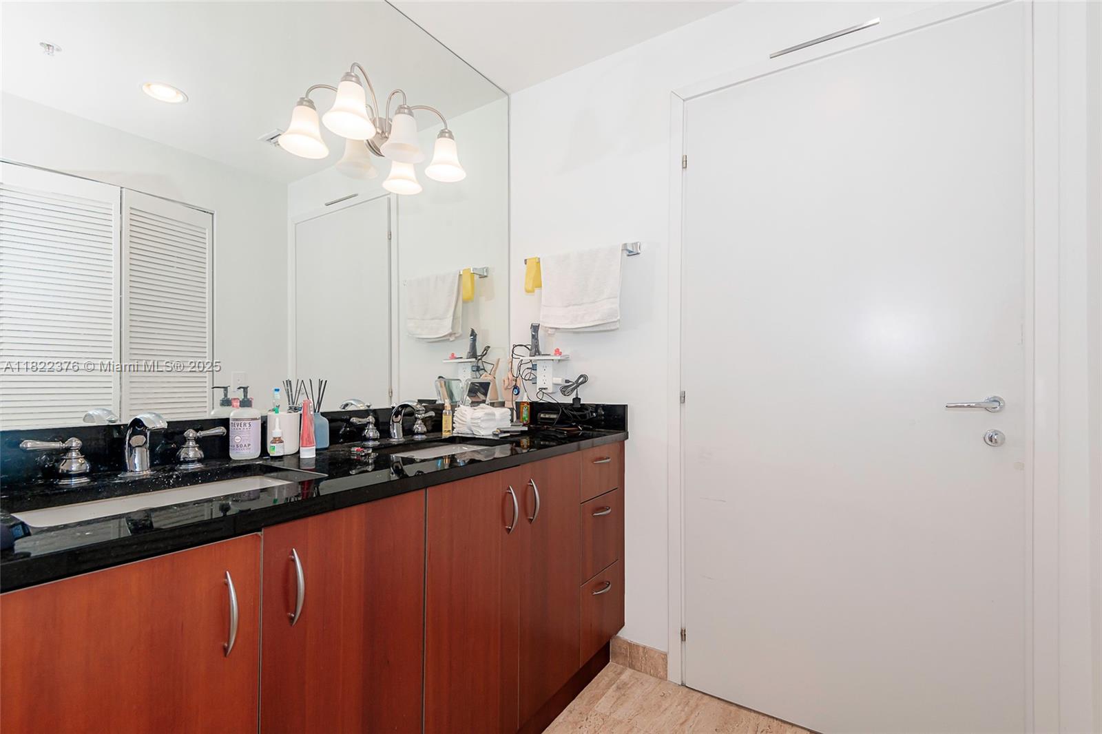 MET 1 CONDO - Residential