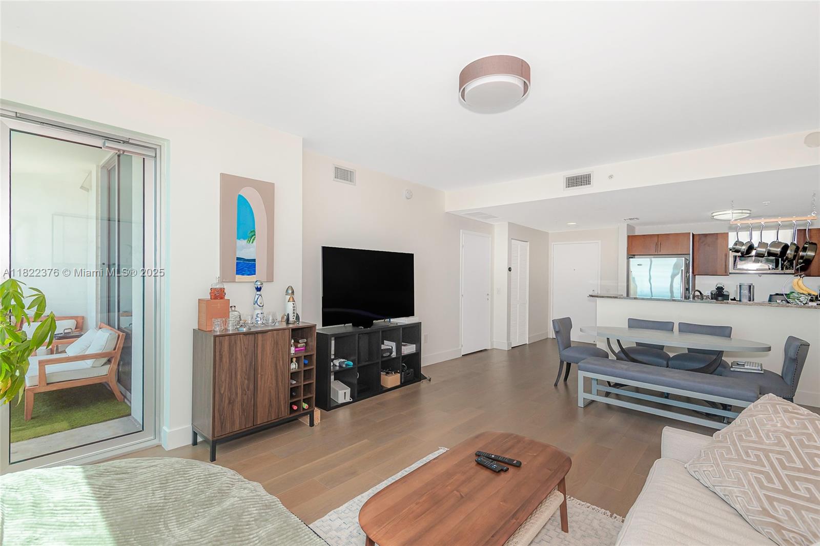 MET 1 CONDO - Residential