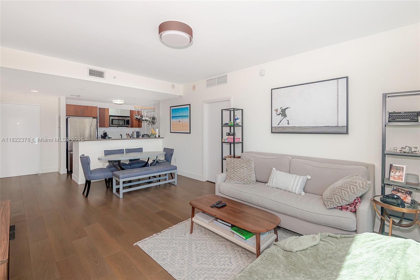 MET 1 CONDO - Residential