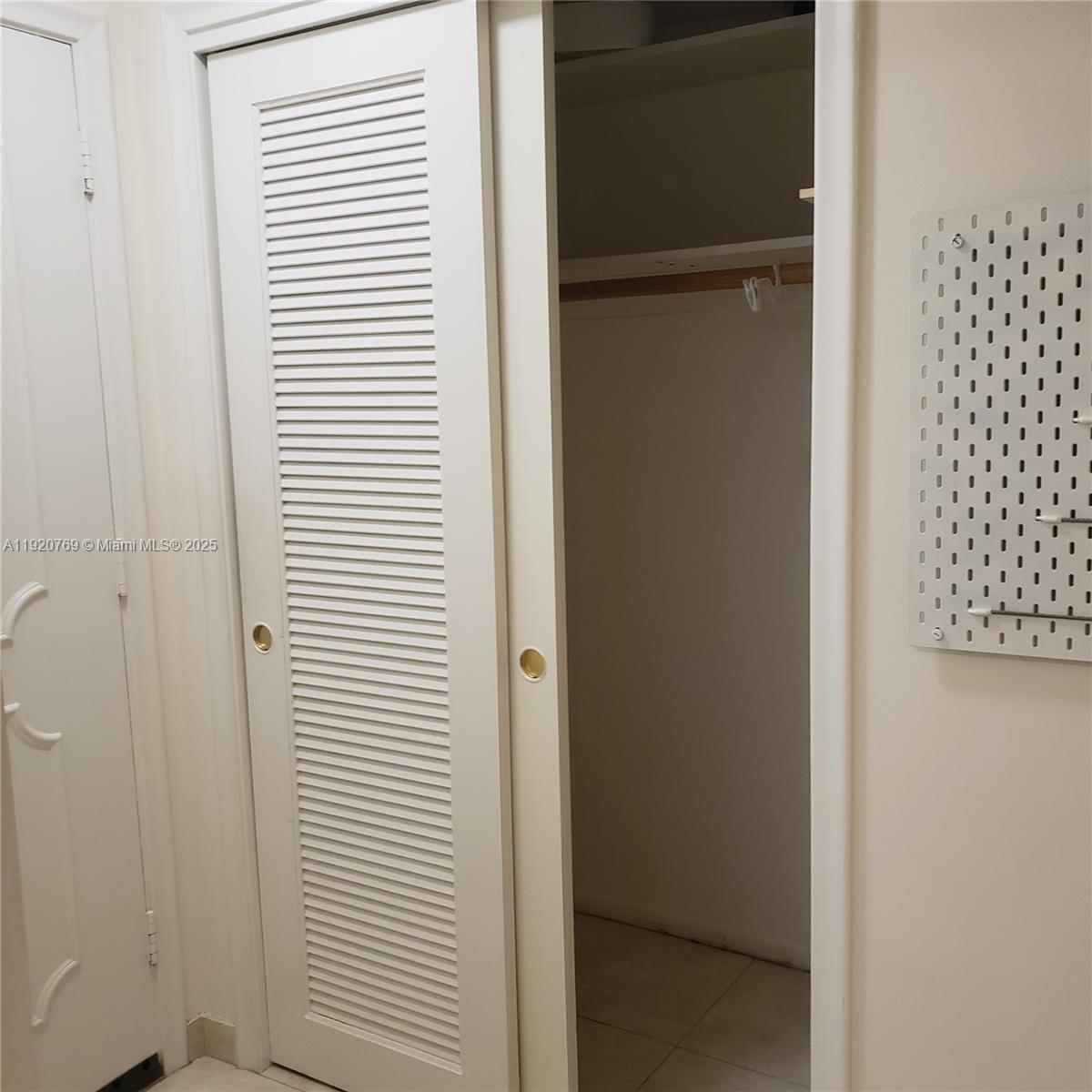 MEADOWBROOK TOWERS CONDO - Residential Lease