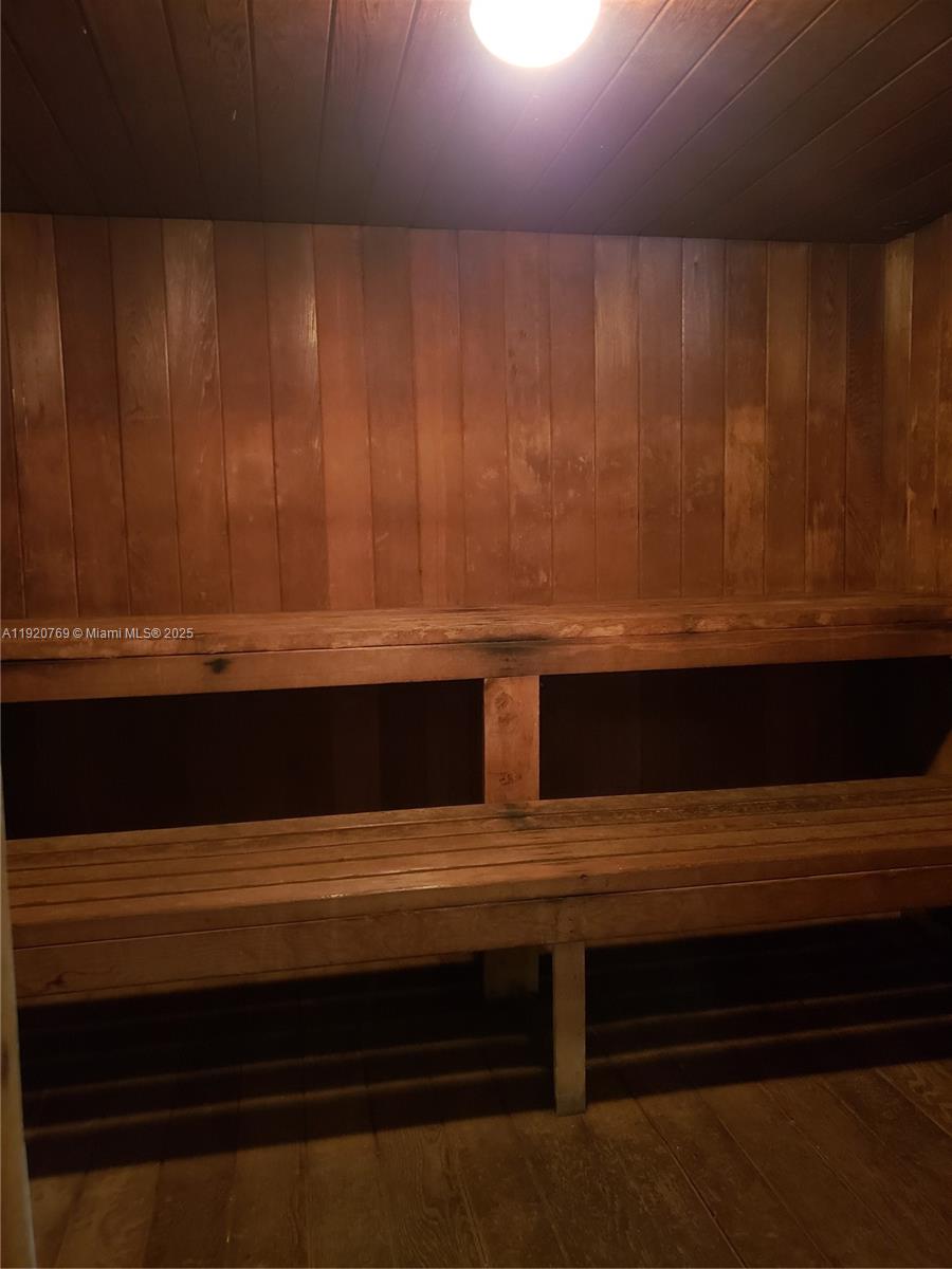 MEADOWBROOK TOWERS CONDO - Residential Lease