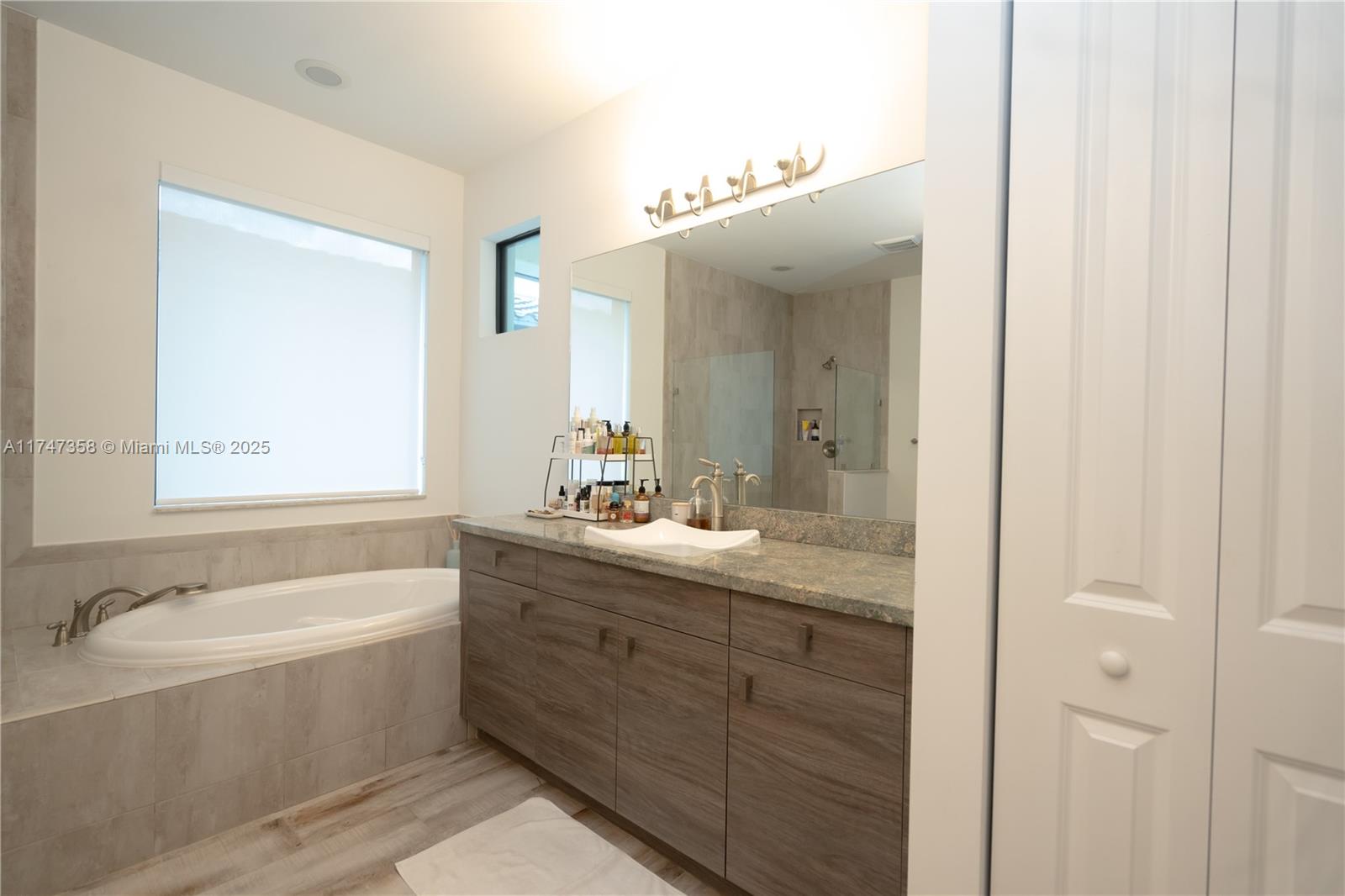 PEMBROKE LAKES SOUTH - Residential Lease