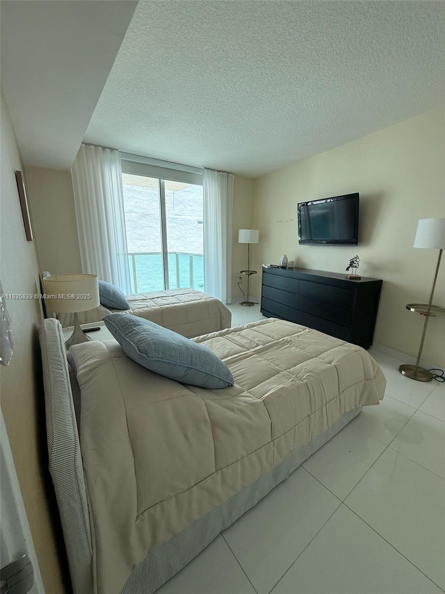 ST TROPEZ ON THE BAY 1 CO - Residential