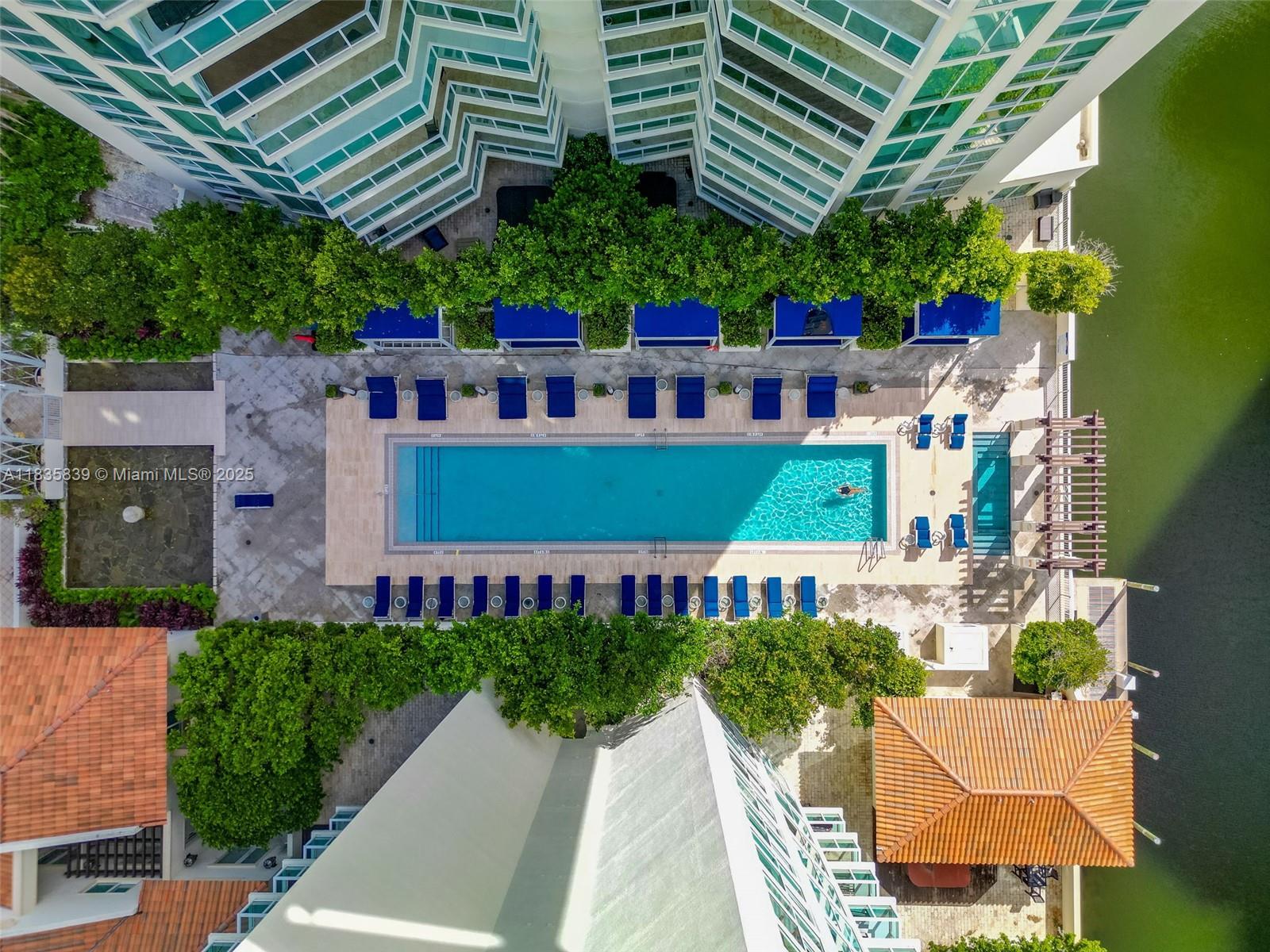 ST TROPEZ ON THE BAY 1 CO - Residential