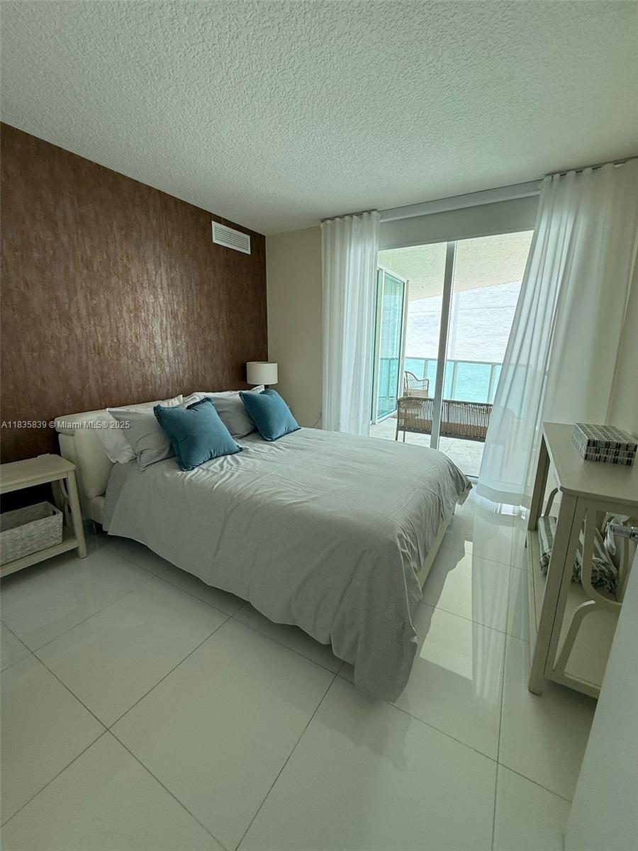 ST TROPEZ ON THE BAY 1 CO - Residential