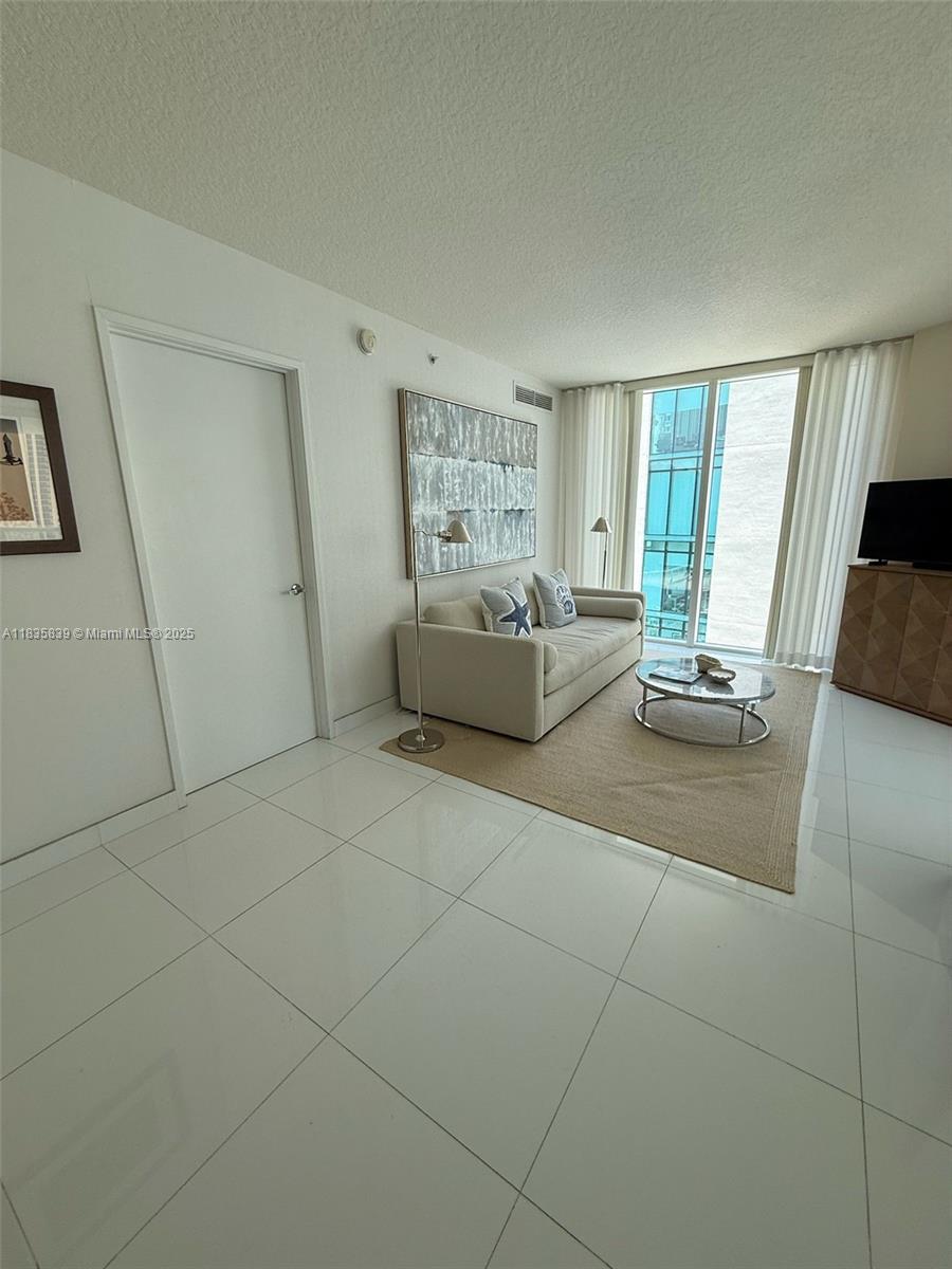 ST TROPEZ ON THE BAY 1 CO - Residential