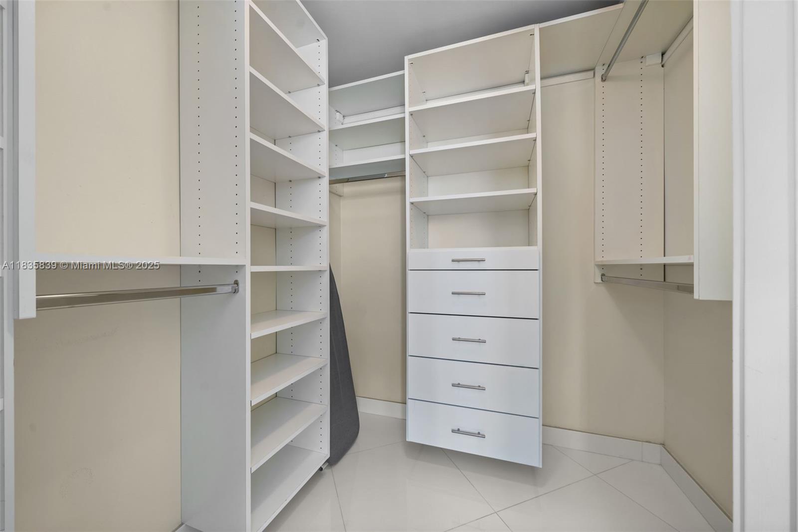 ST TROPEZ ON THE BAY 1 CO - Residential