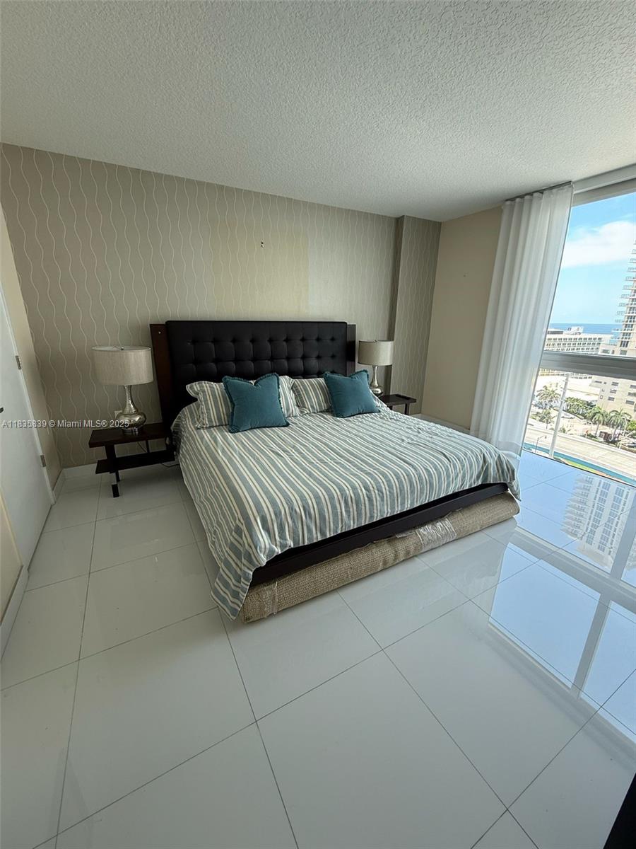 ST TROPEZ ON THE BAY 1 CO - Residential