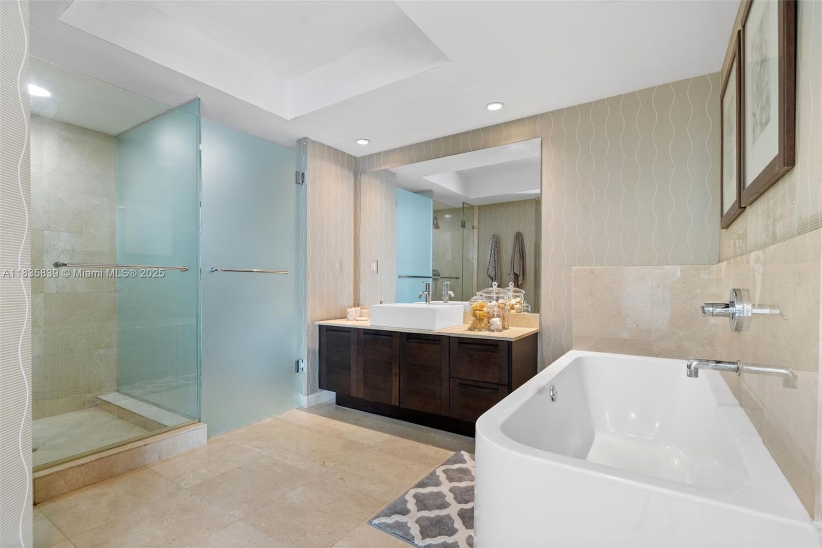 ST TROPEZ ON THE BAY 1 CO - Residential