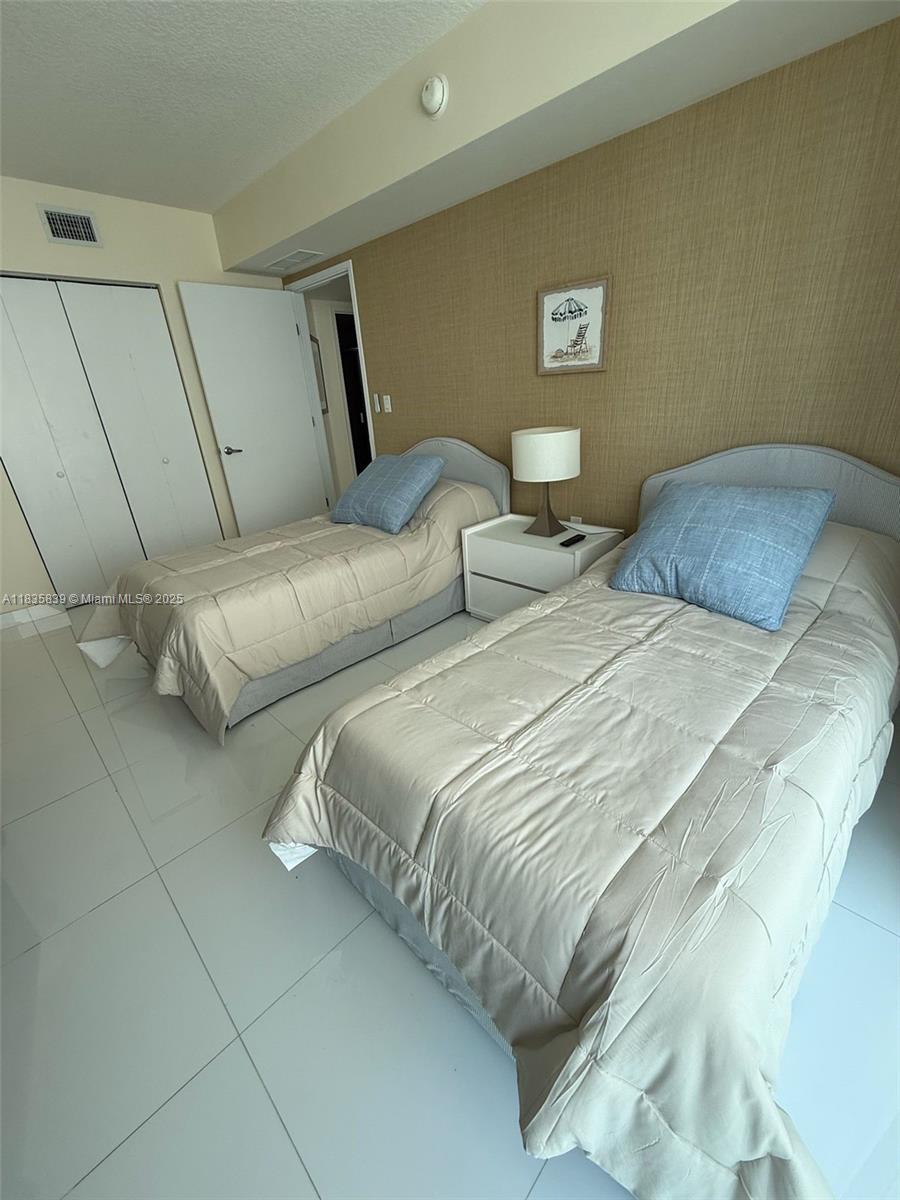 ST TROPEZ ON THE BAY 1 CO - Residential