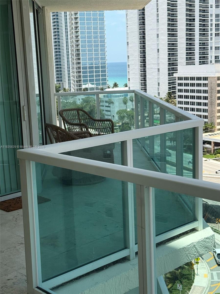 ST TROPEZ ON THE BAY 1 CO - Residential