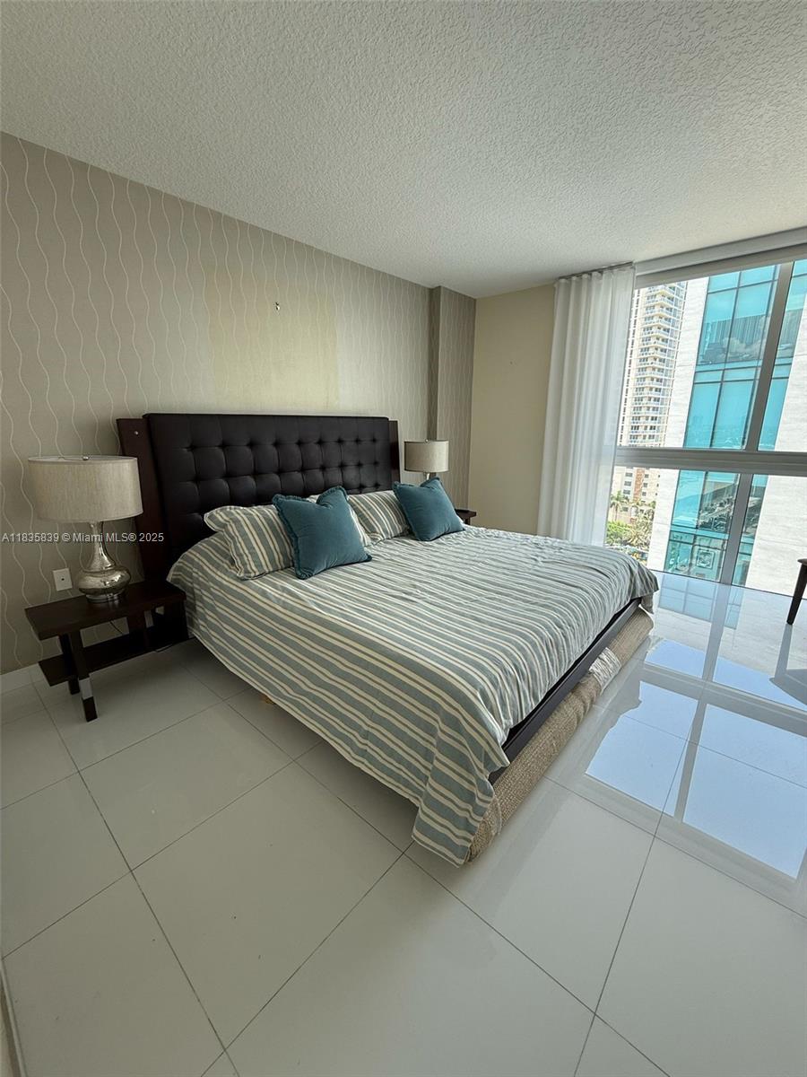 ST TROPEZ ON THE BAY 1 CO - Residential