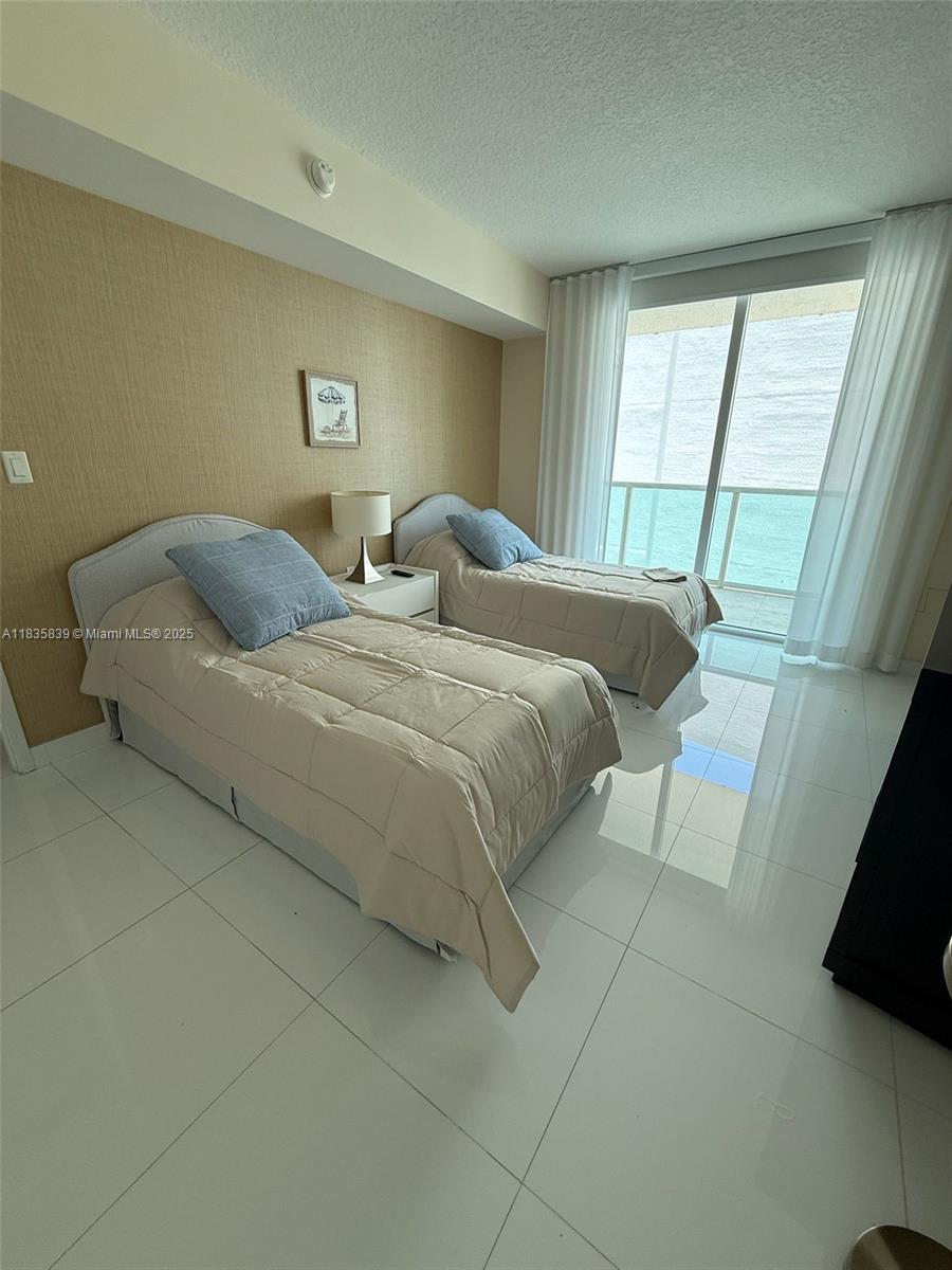 ST TROPEZ ON THE BAY 1 CO - Residential