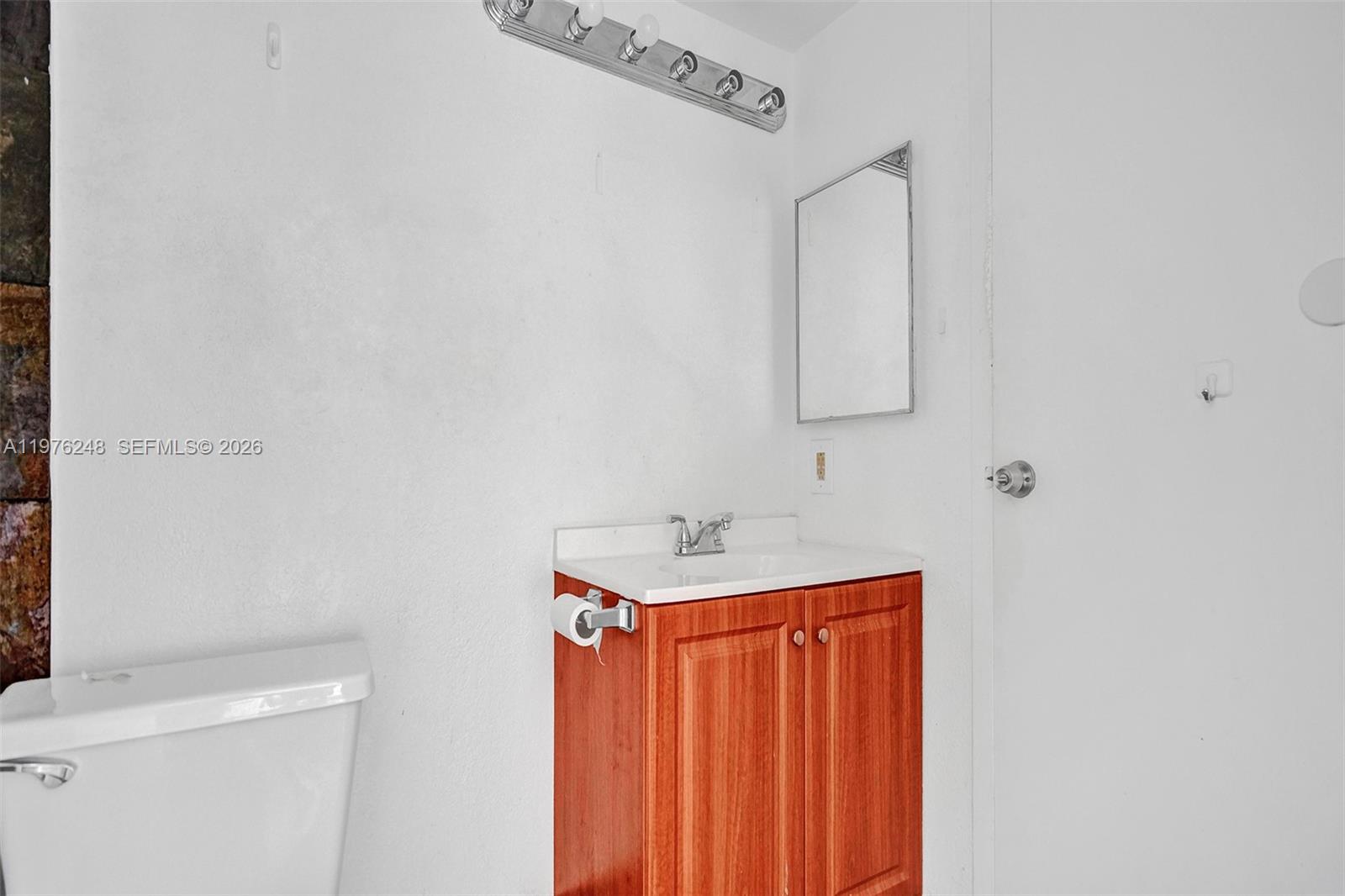 THE GRANDVIEW PALACE COND - Residential Lease